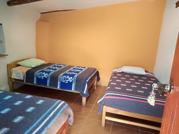 Basic Triple Room with Shared Bathroom